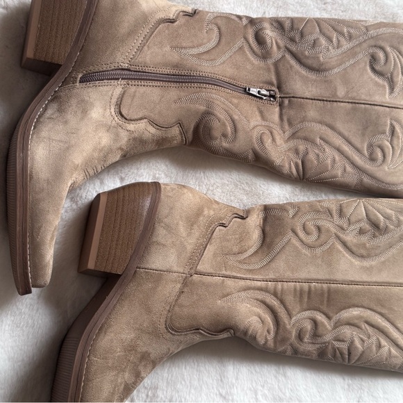 Tan Western Style Women's Boots Size 10 - Picture 2 of 7